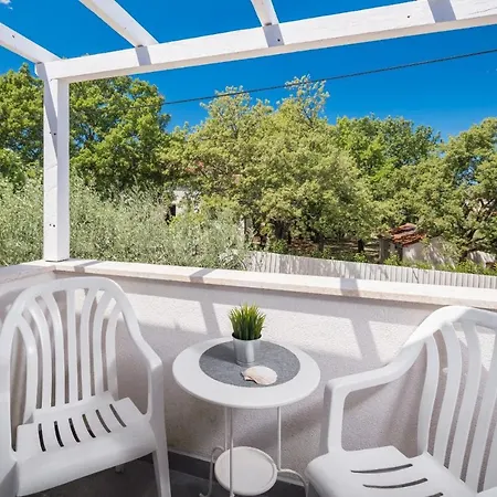 Martina Guest House-rooms בית הארחה