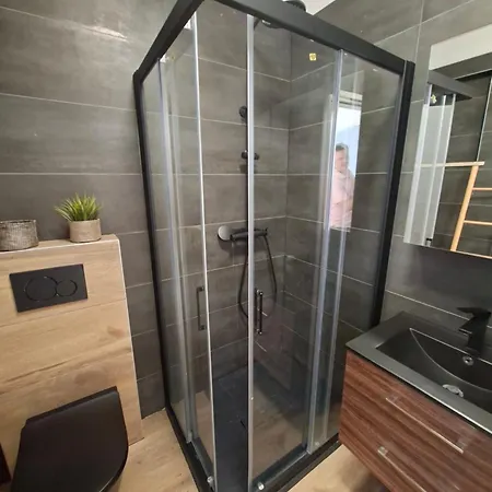 Martina Guest House-rooms בית הארחה 3*