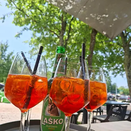 Martina Guest House-rooms בית הארחה פורץ