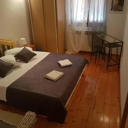 Martina Guest House-rooms בית הארחה 3*