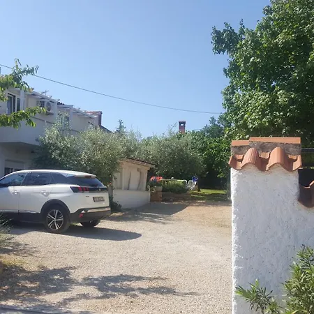 Martina Guest House-rooms בית הארחה