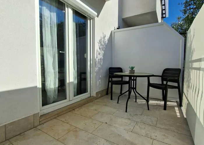 Martina Guest House-rooms Πανσιόν Πόρετς