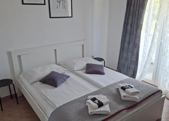 Martina Guest House-rooms 3* Πόρετς