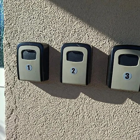 בית הארחה Martina Guest House-rooms פורץ