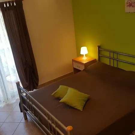 Martina Guest House-rooms Vendégház 3*