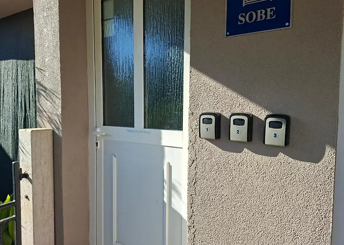 Martina Guest House-rooms Pensionat 3*