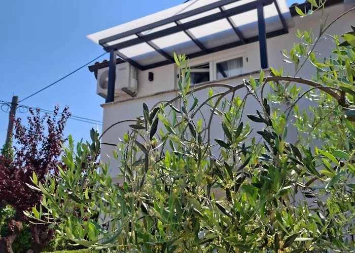 Martina Guest House-rooms Pensionat 3*